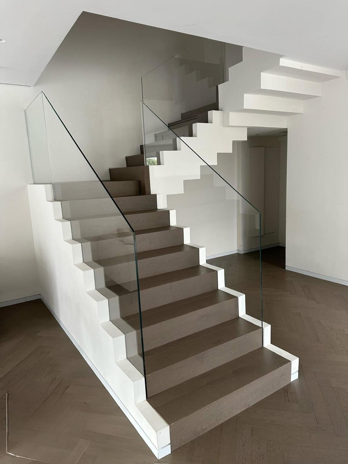 Clear glass stair railing installation