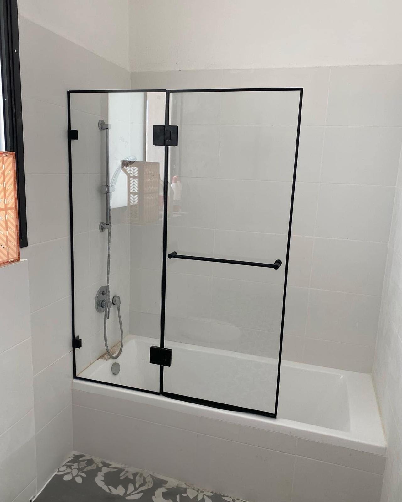 Black framed bathtub glass screen